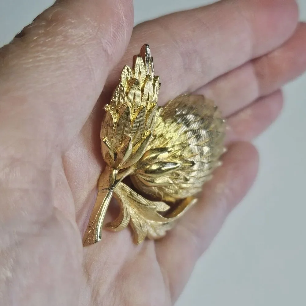 Vintage Gold Tone Thistle Botanical Flower Brooch
